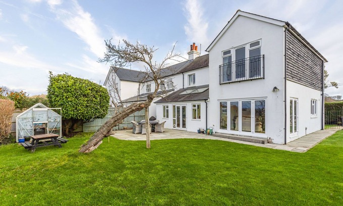Hassocks Apartment | Escape to this spacious four-bedroom retreat