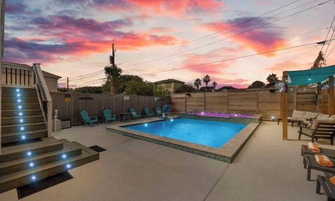 Galveston House | Escape to your very own personal oasis at The Oasis at R.