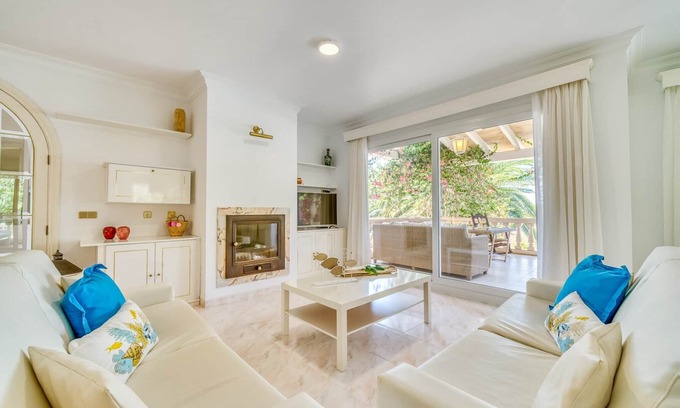 Campos House | Escape with Tennis Court