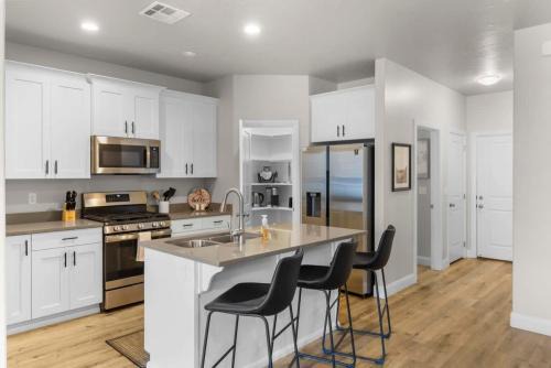 Washington House | Escondido Escape Steps To Pickleball