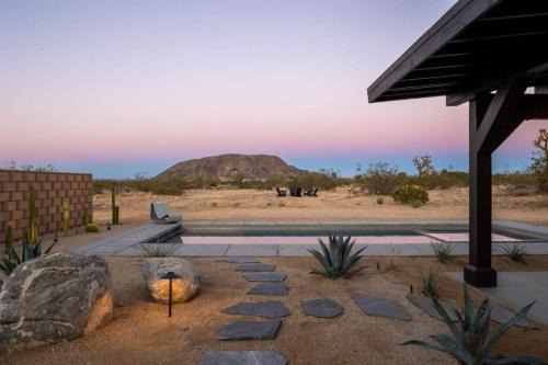 Landers House | Escondite: Modern Desert Hideout w Pool + Spa