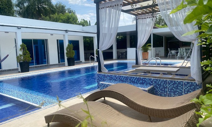 Ricaurte Villa | Espectacular Casa Campestres Villa Isabella en Condomio san Marcos Poblado