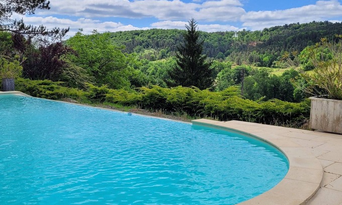 Auriac-du-Perigord Ski Chalet | Estate for 8 people with swimming pool