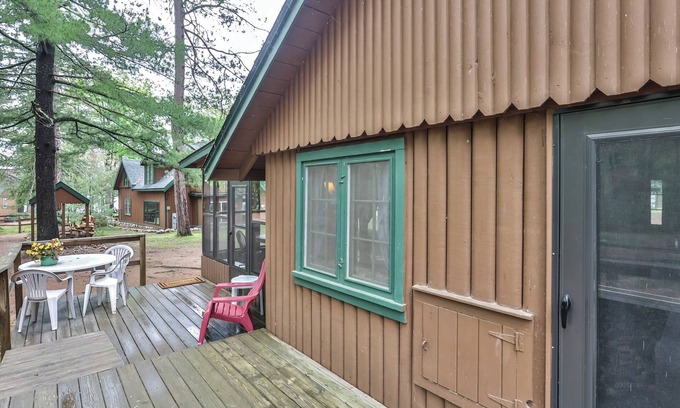 St Germain Cottage | Estrold's Resort- Pine Cabin