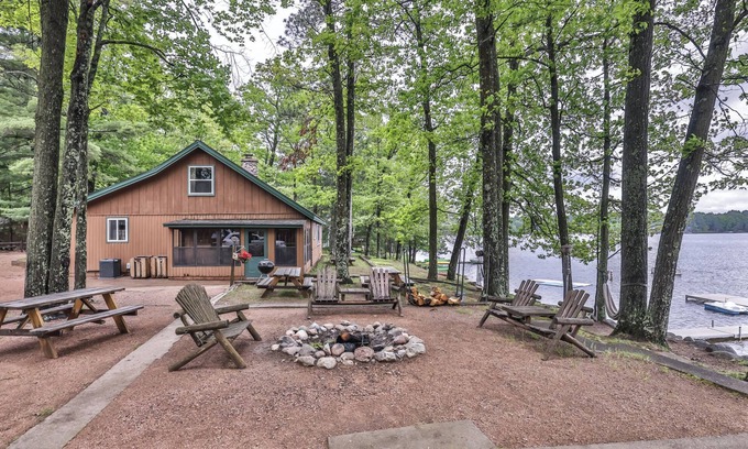 St Germain Cottage | Estrold's Resort- Popple Cabin