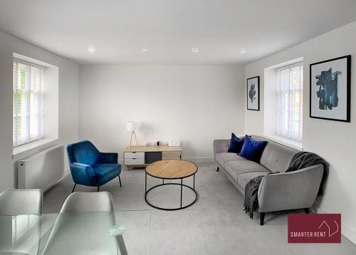 Windsor Apartment | Eton, Windsor - 2 Bedroom Second Floor Apartment - With Parking