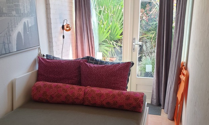 Duivendrecht Apartment | EU identities+travel tickets submit before booking. Check in max 4pm