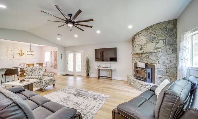 Eufaula House | Eufaula Home - Walk to Lake Beach!