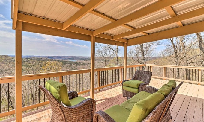 Eureka Springs House | Eureka Springs Gem 2 Decks, Mtn and Lake Views