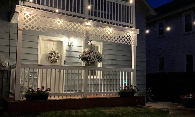 West Allis House | Euro style (950 sqft of comfort and relax)