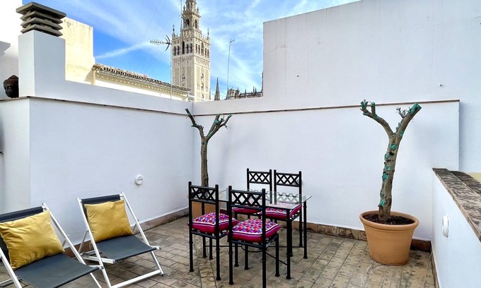 Alfalfa Villa | Eva Recommends Giralda