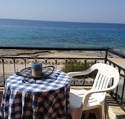 Plomari House | Eva's seafront house