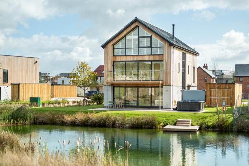 Holworth House | Everdene OI14 Lakeside Property with Hot Tub at Silverlake Dorset