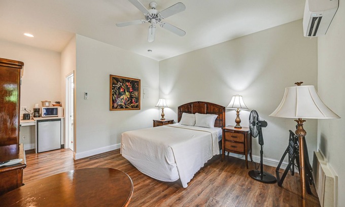 Naples Apartment | Everglades Escape w/Heated Pool & Marina Access!