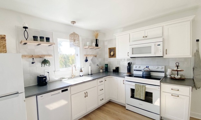 Walnut Creek House | Evergreen Place at Walnut Creek within walking distance to downtown Walnut Creek