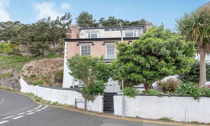 Llandudno Cottage | EVERSLEY, pet friendly, luxury holiday cottage in Llandudno