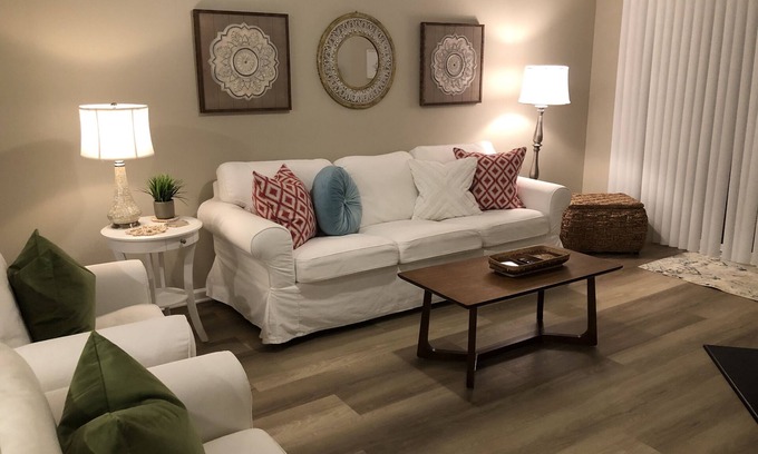 Wilmington Condo | “ Everything but Sand “Close to UNCW , Wrightsville Beach , Shopping & More !