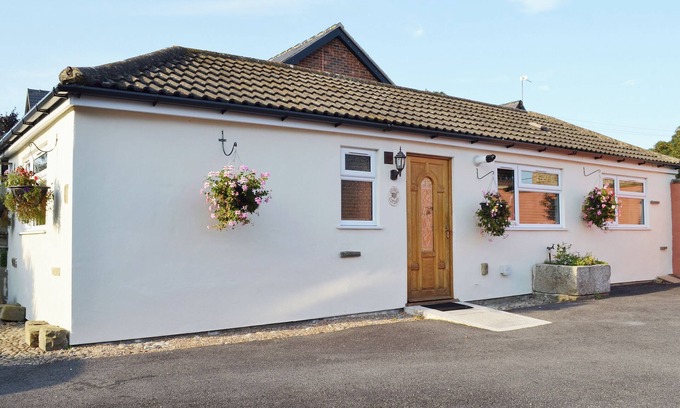 Thirsk Cottage | Explore North Yorkshire from this cosy, dog-friendly former stable near Thirsk.
