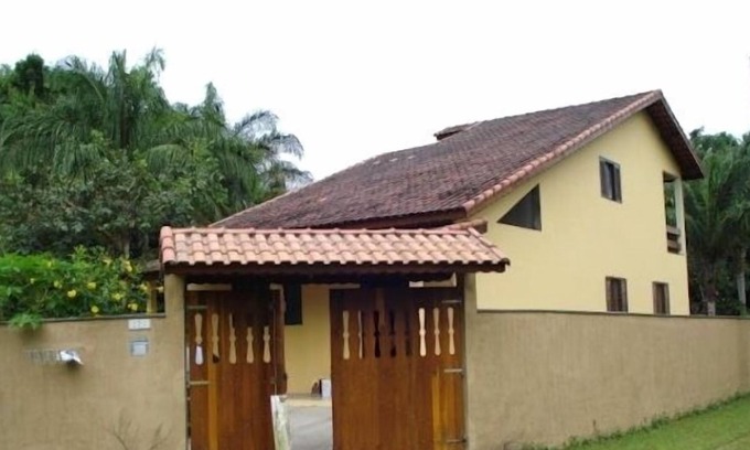 Guarau House | Excellent beach house with garden, 500 meters from the beach