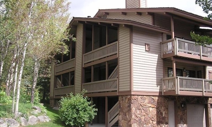 Teton Village Condo | Excellent Reviews, Close to Moose Creek Lift, Shuttle to Village Base, Hot Tub