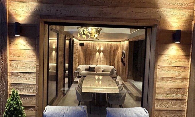 Notre-Dame-de-Bellecombe Ski Chalet | Exceptionnel. Chalet Haut de Gamme, ski aux Pieds, vue Imprenable, Piscine int