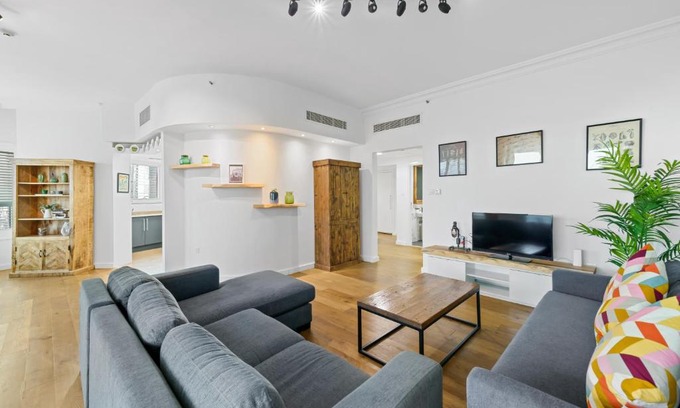 Jumeirah Lake Towers Apartment | Exceptional 2BR in JLT
