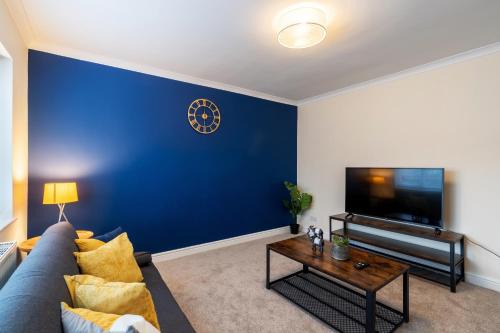High Hazels Apartment | Exceptional 3 bed house with homely comforts Close to KFC McDonalds ASDA ALDI and city centre