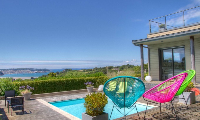 Kerlaz House | Exceptional house overlooking the Bay of Douarnenez 2 steps from the beach of Ris