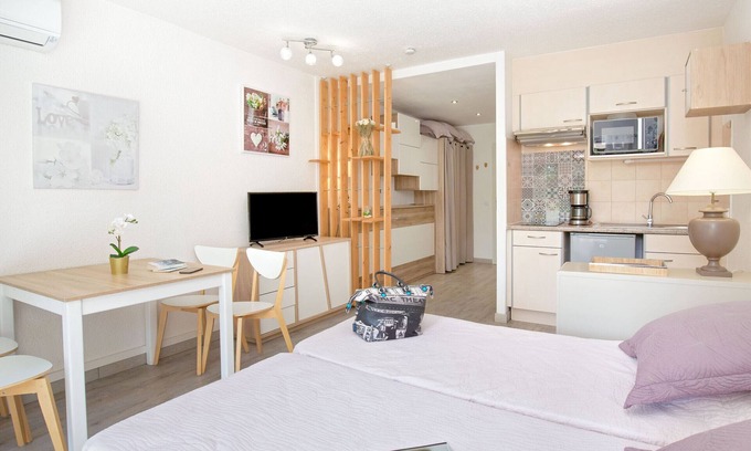 Saint-Raphael Apartment | Exceptional Location - Air-Conditioned Studio for 2-3 People Near Beach & Shops