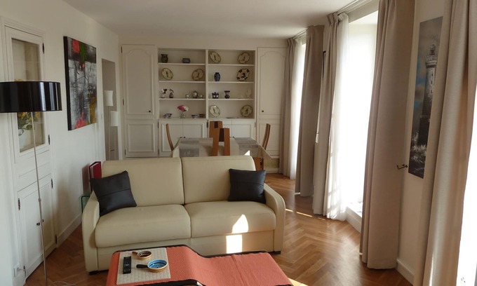 Concarneau Apartment | EXCEPTIONAL view of the marina and Ville Close, Center Ville, T2 *