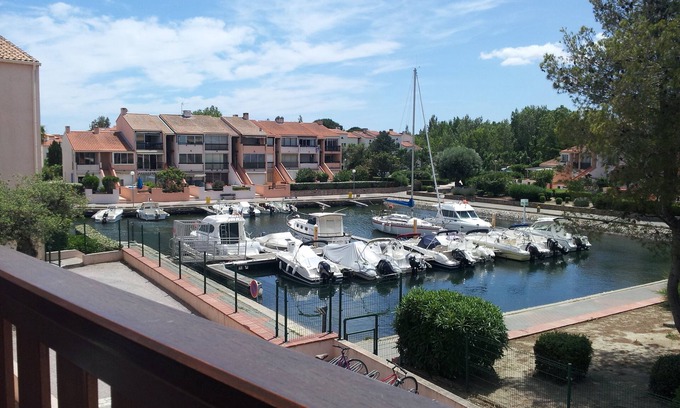 Saint-Cyprien Plage Apartment | Exclusive 2 bedroom apartment overlooking Marina with private pool