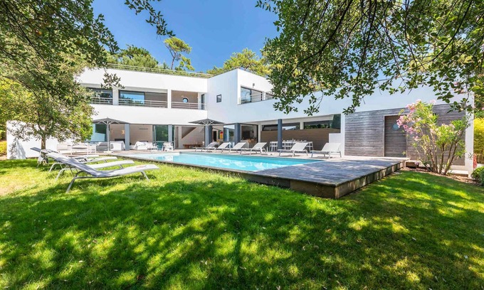 Soorts-Hossegor House | EXCLUSIVE Contemporary villa with swimming pool between lake and ocean in Hossegor