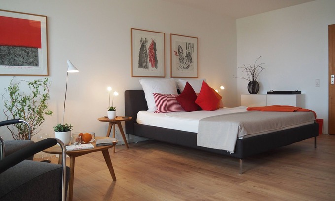 Heideviertel Apartment | Exclusive, modern apartment with balcony near MHH, INI, TUI