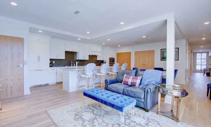 Charleston Historic District Condo | Exclusive Property Just Steps from History & Culture