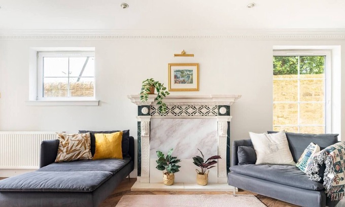 Ellemford Apartment | Exclusive, spacious flat with free and secure parking, close to the centre