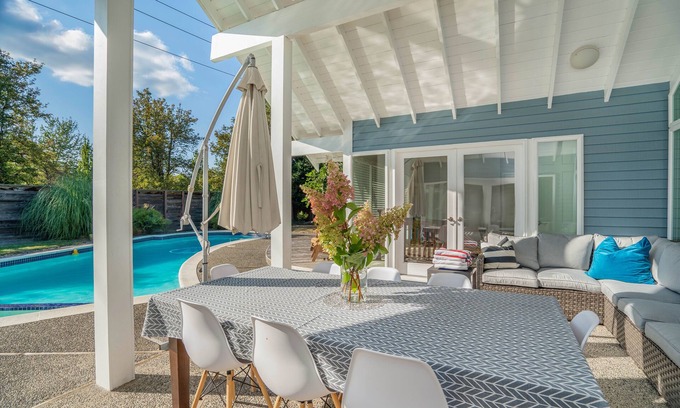 Clyde Hill House | Executive 4BR Home, Clyde Hill, AC, Pet ok, Large Fenced Garden, WIFI, Oct %