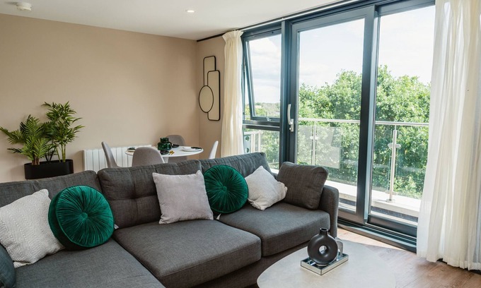 Hull Old Town Apartment | Executive Duplex Apartment Park view
