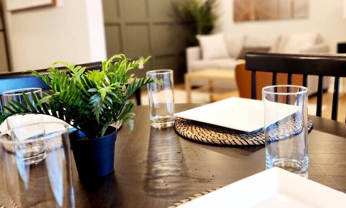 Hampton Apartment | Executive Haven: Stylish and Expansive 1/1 Apartment for Business Travelers