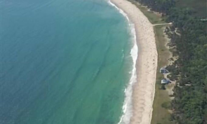 Scarborough House | Executive Home on Scarboro Beach, Vacation or Turn Work into A Vacation
