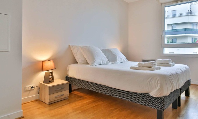 Faubourg de l'Arche Apartment | Executive La Defense Terrace | 3 Bed Apt in Paris