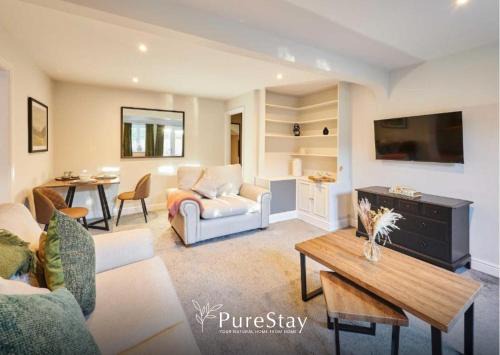 Much Wenlock House | Executive Raven Nest Suite at The Raven Aparthotel in Much Wenlock by PureStay