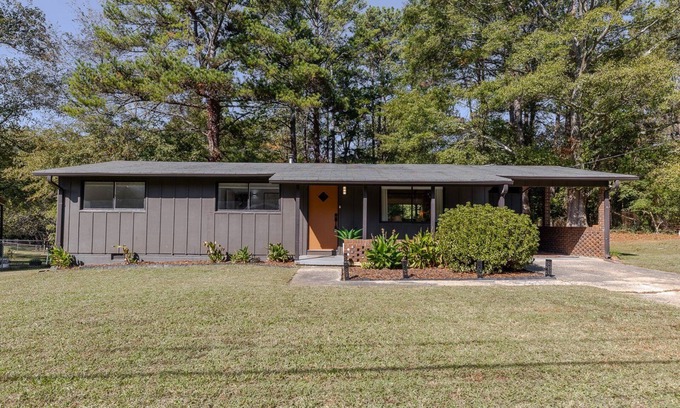Woodstock House | Executive stay home newly remodeled 3-bed house walkable to Downtown Woodstock