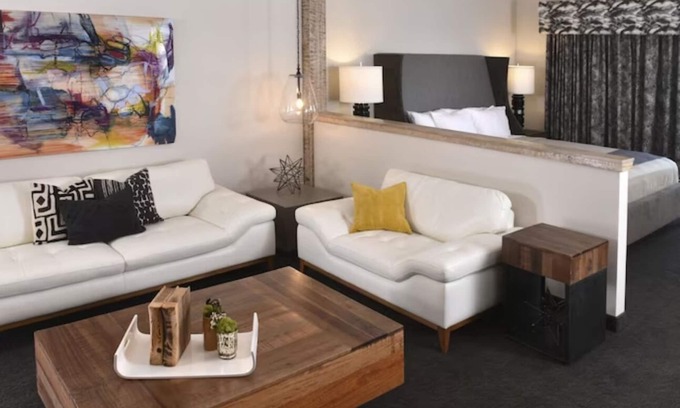 Broken Arrow Hotel | Expanded King Cosmo Suite, Stoney Creek, Balcony, Private Whirlpool!