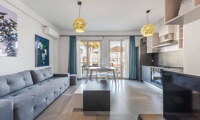 Ishem Apartment | Expansive Apartment with Beach Access - Jasemin