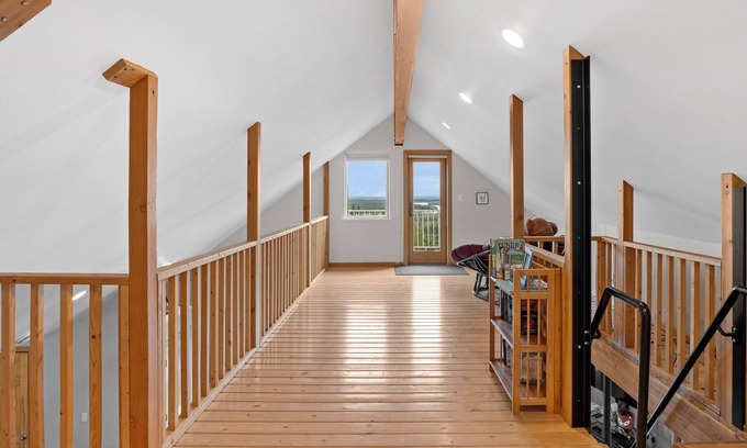 Fairbanks House | 🏔 Expansive Aurora/Mountain View Home: Private with AttachedTwo-bed Apartment