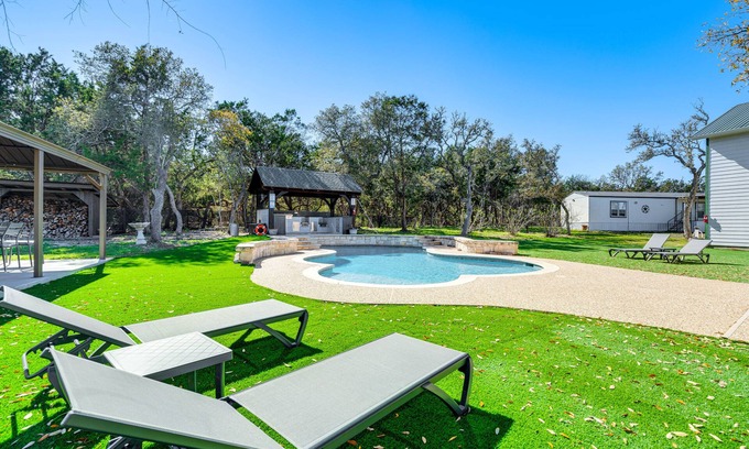 Oatmeal House | Expansive Bertram Retreat w/Pool, on 28 Acres!