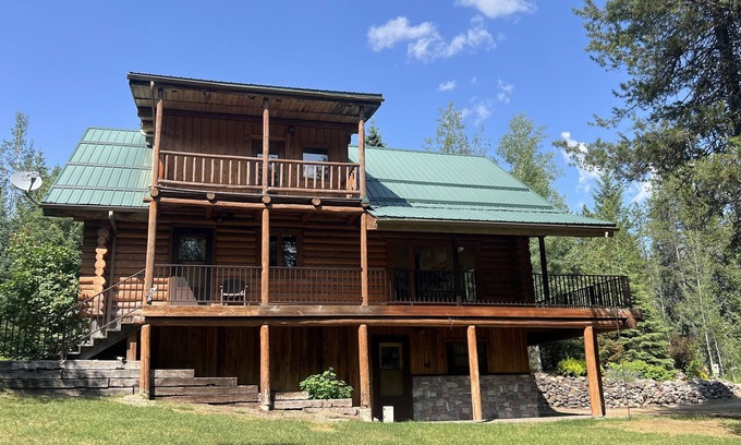 West Glacier Cabin | Expansive Log Home Lodge with Resort Amenities
