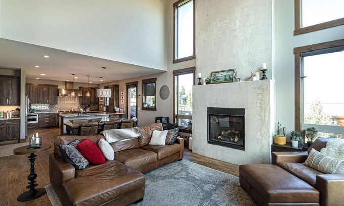 Tabernash House | Expansive views, luxury furnishings & a hot tub for easing weary muscles