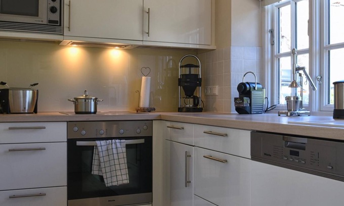 Midlum House | "Experience a relaxing vacation at Jettes Hus - your retreat in Midlum!"