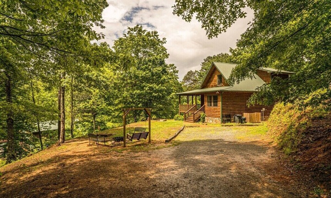 Bryson City Cabin | Experience mountain serenity at Elk Crossing